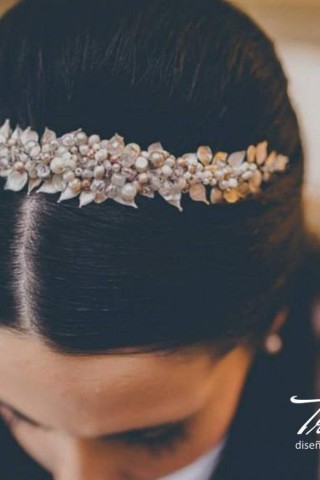 Tocado Princesa XV Trihada: Elegancia Artesanal para Tu Fiesta de 15 Años