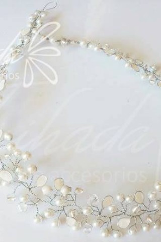 Tiara de Novia Pétalos Nacarados - Trihada Accesorios de Alta Gama